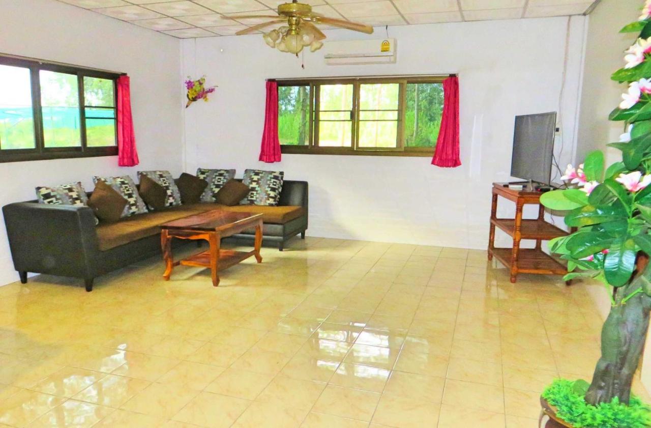 Isaan Perazim Park Hotel Roi Et Bagian luar foto