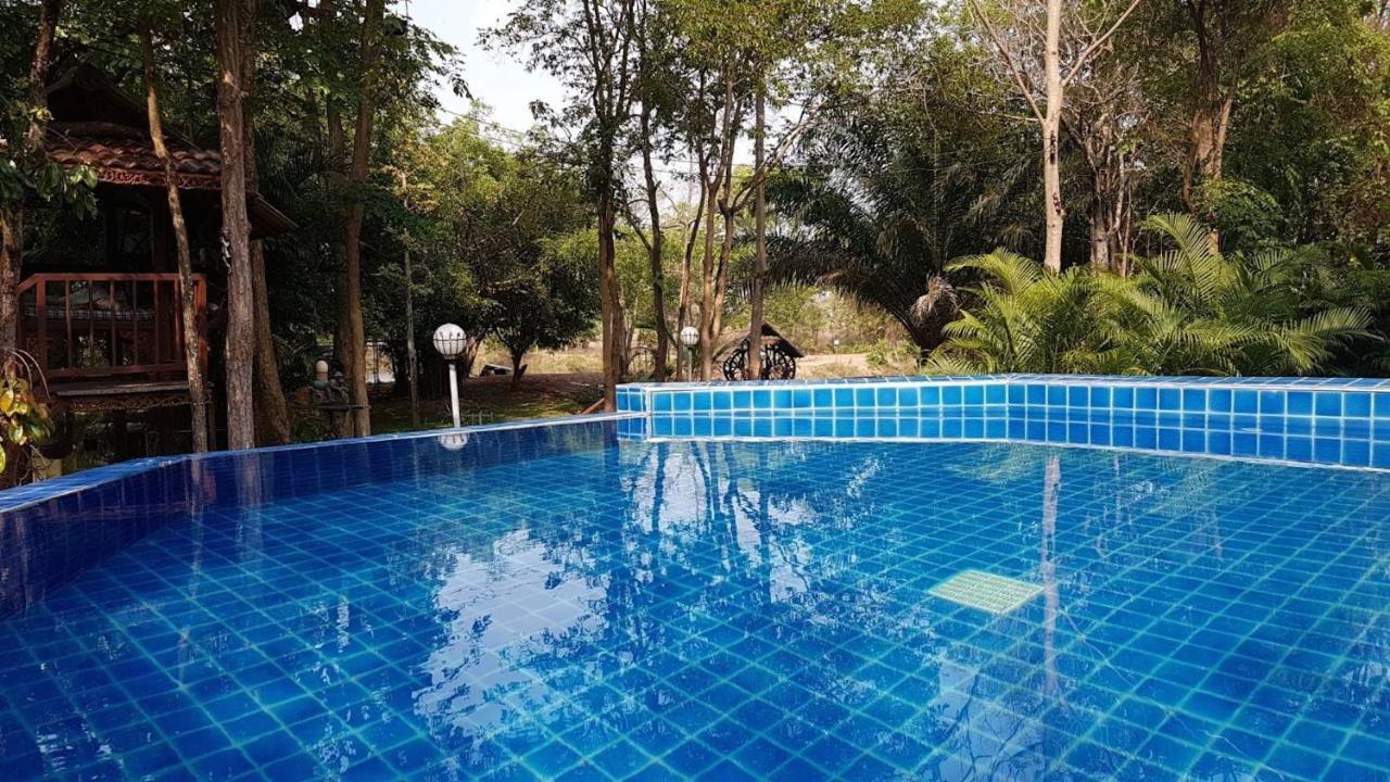 Isaan Perazim Park Hotel Roi Et Bagian luar foto