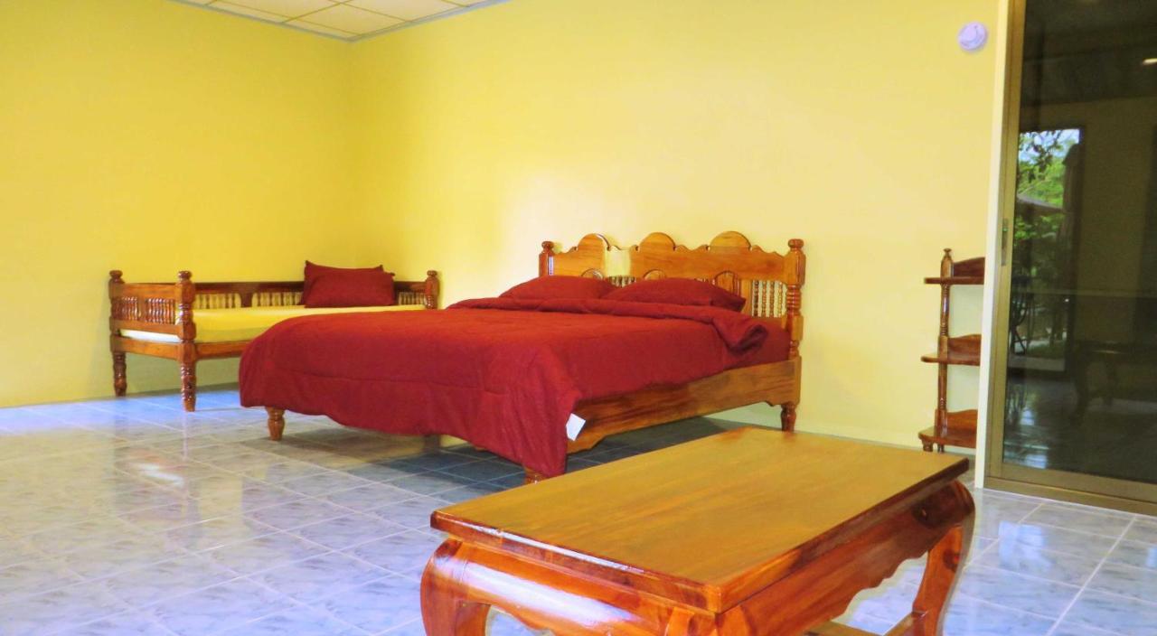 Isaan Perazim Park Hotel Roi Et Bagian luar foto