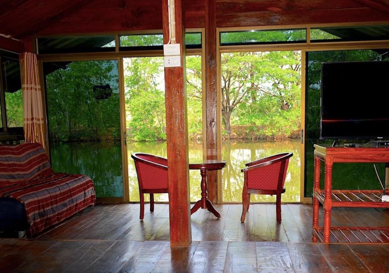Isaan Perazim Park Hotel Roi Et Bagian luar foto