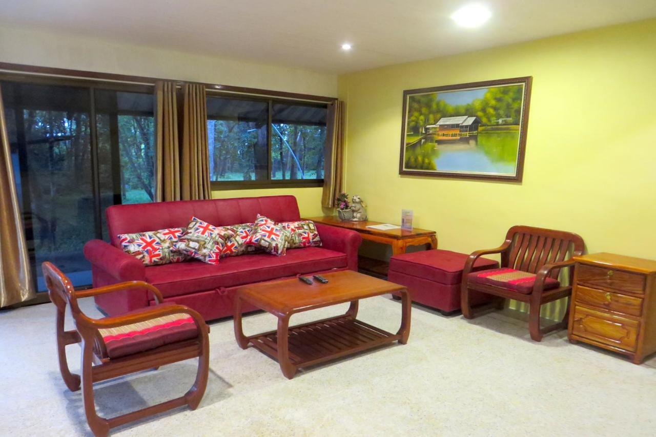 Isaan Perazim Park Hotel Roi Et Bagian luar foto