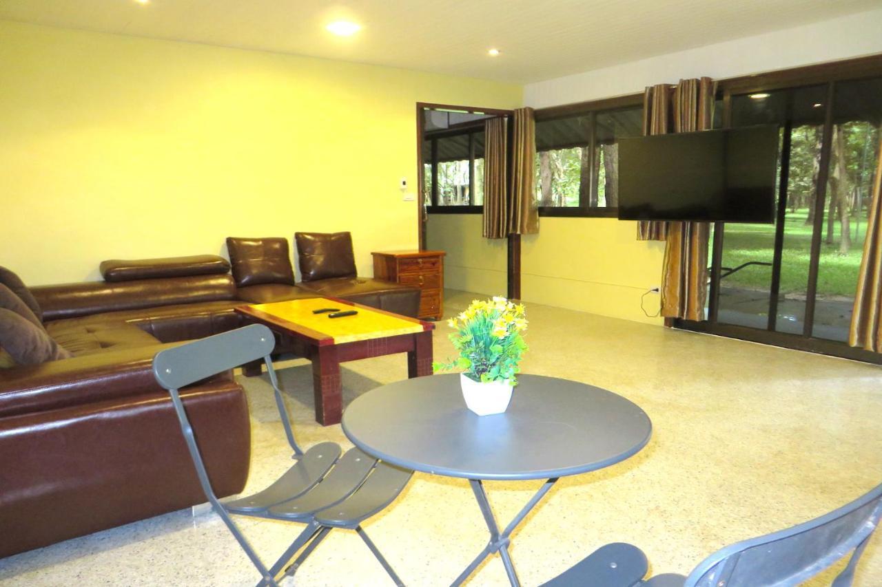 Isaan Perazim Park Hotel Roi Et Bagian luar foto