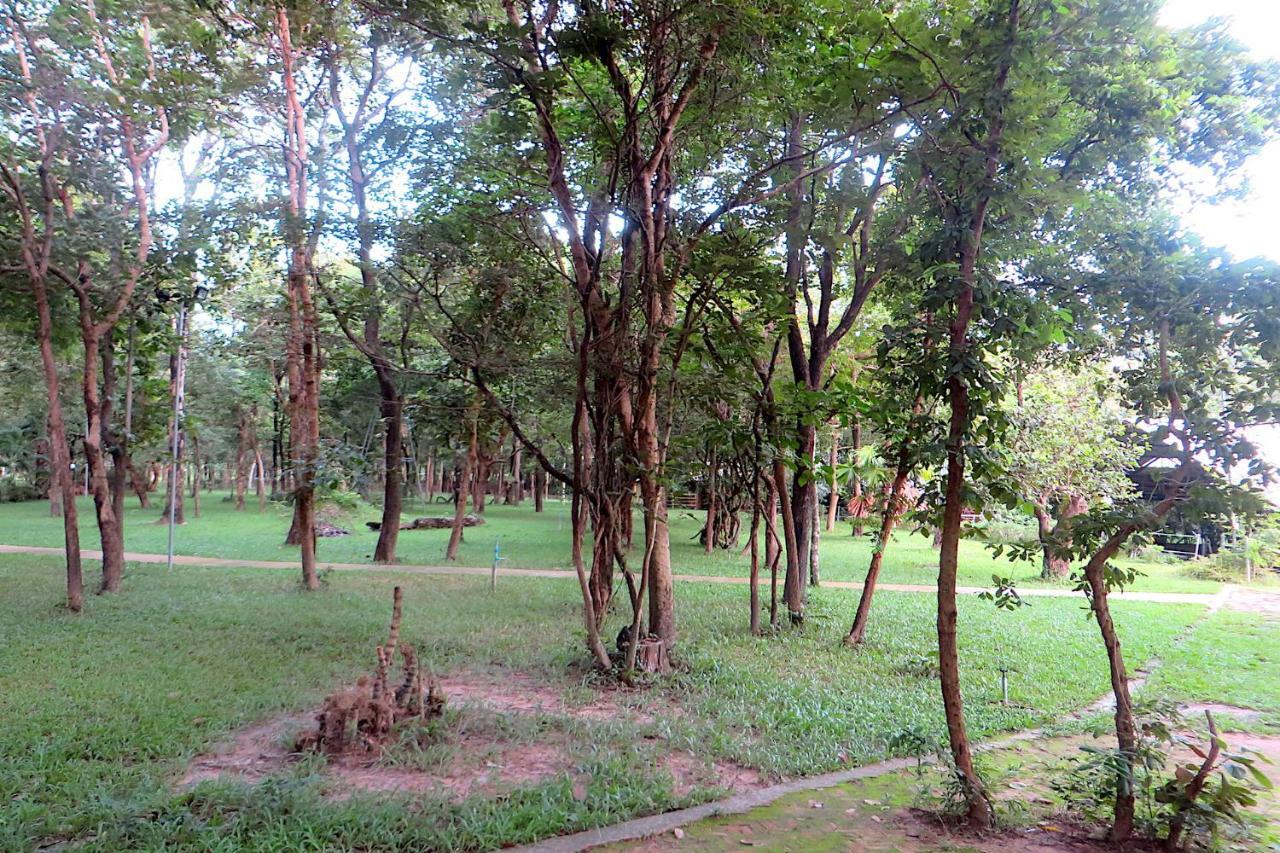 Isaan Perazim Park Hotel Roi Et Bagian luar foto